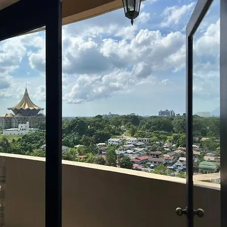 Riverbank Suites - River View Level 11, Sleeps 7 Kampung Boyan Exterior photo