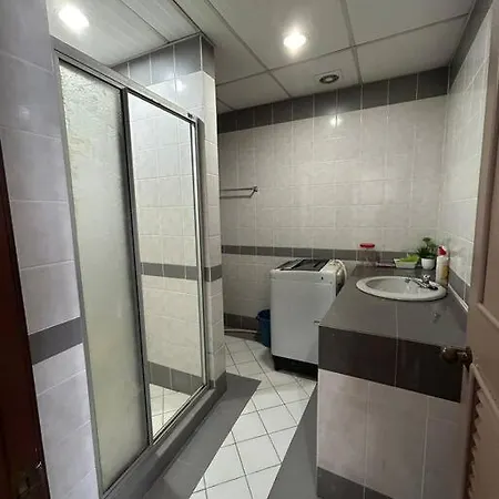 Riverbank Suites - River View Level 11, Sleeps 7 Kampung Boyan Exterior photo