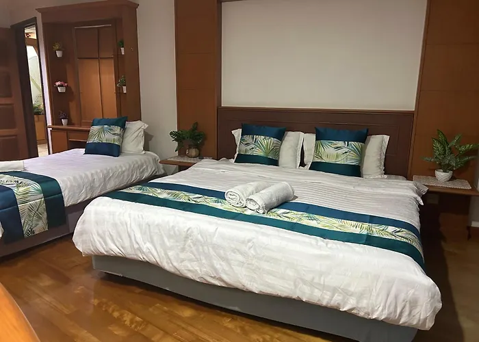 Riverbank Suites - River View Level 11, Sleeps 7