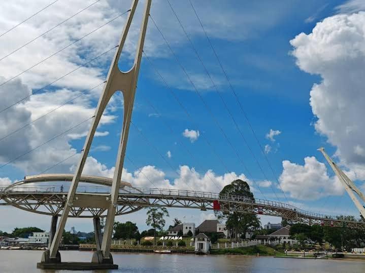 Riverbank - River View Level 11, Sleeps 7 Kampung Boyan