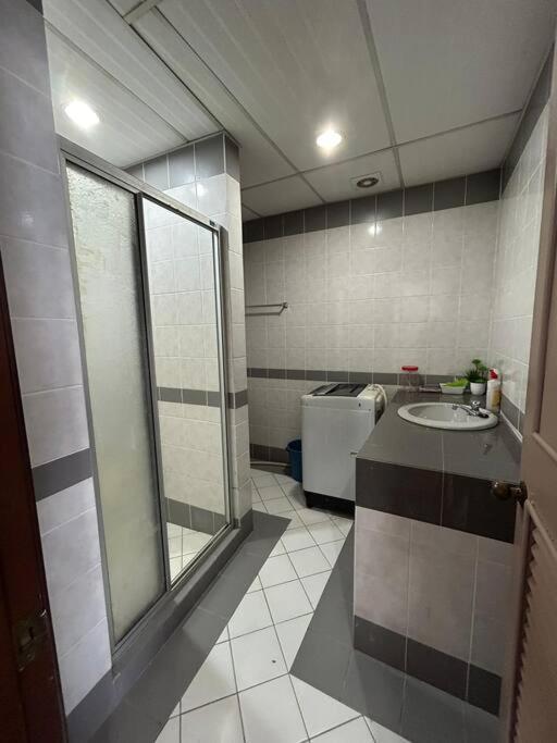 Apartment Riverbank - River View Level 11, Sleeps 7 Kampung Boyan