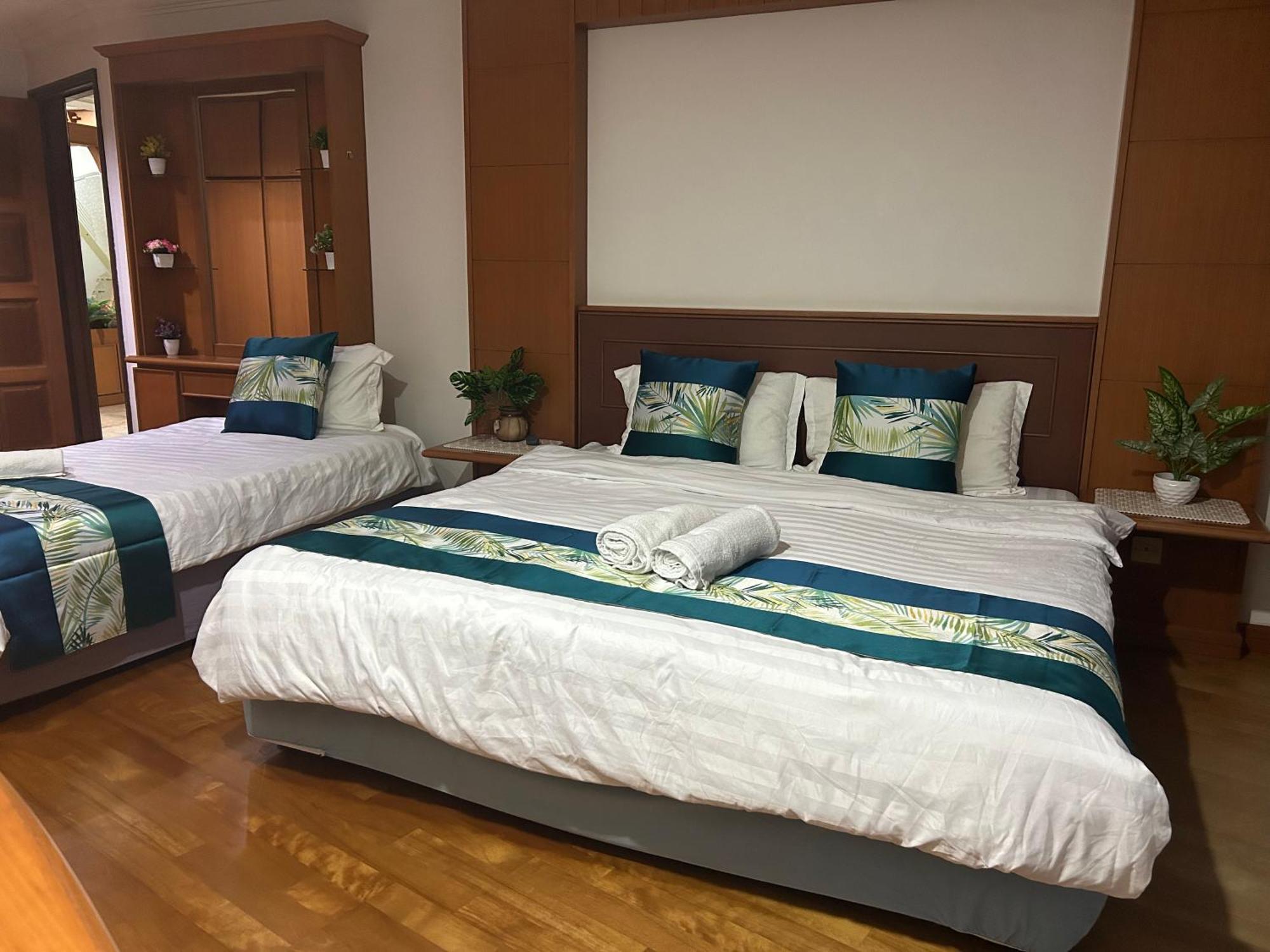 Apartment Riverbank - River View Level 11, Sleeps 7 Kampung Boyan