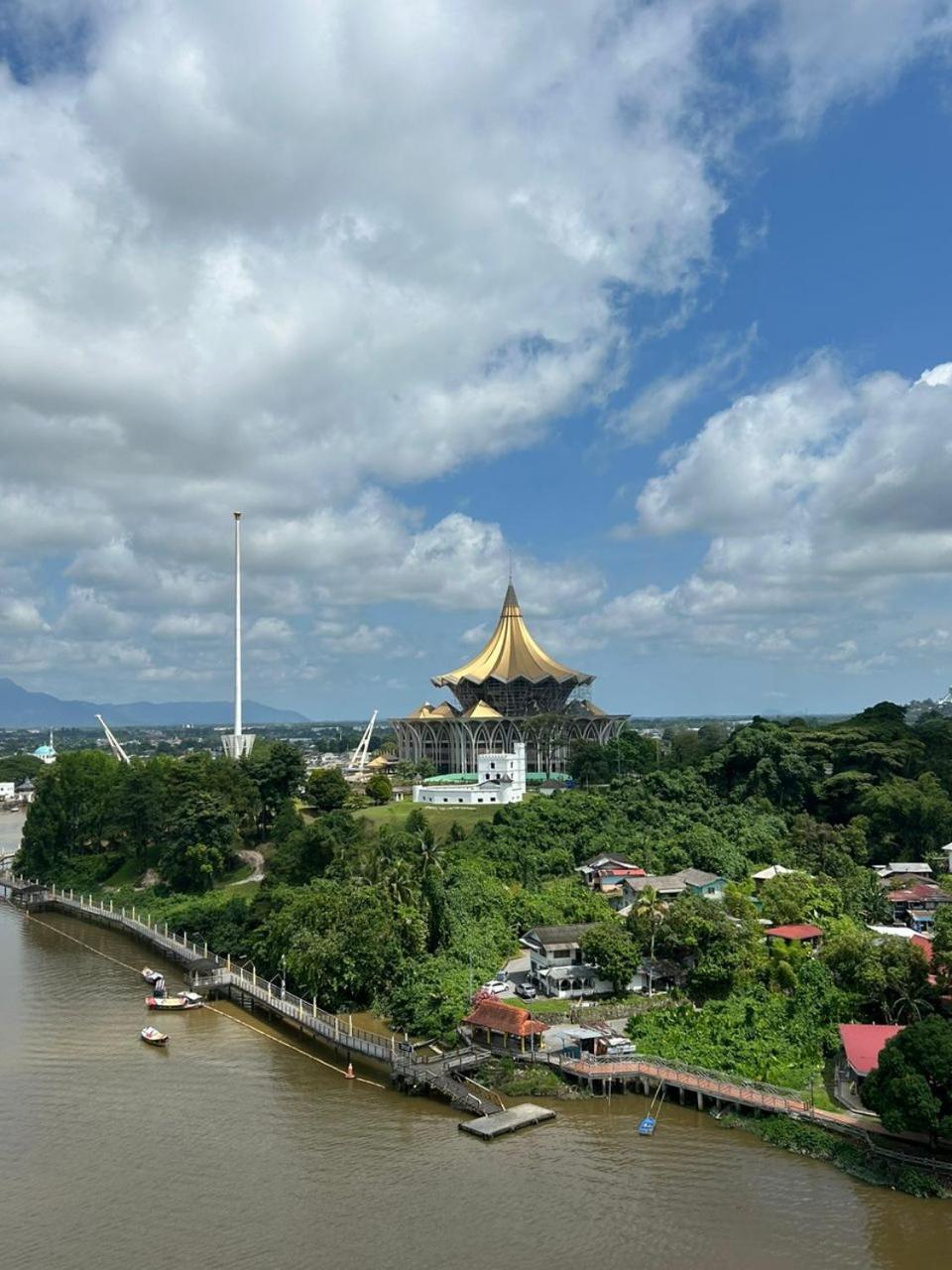 Apartment Riverbank - River View Level 11, Sleeps 7 Kampung Boyan