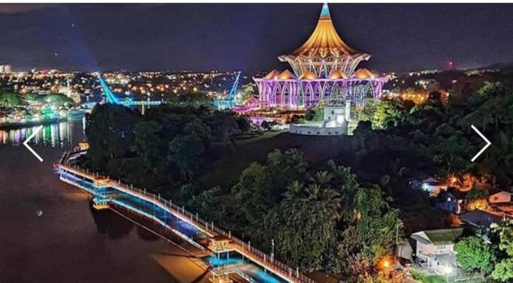 Riverbank - River View Level 11, Sleeps 7 * Kampung Boyan