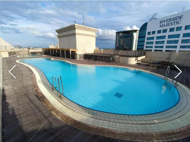Riverbank - River View Level 11, Sleeps 7 Apartment