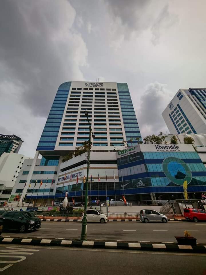 Riverbank - River View Level 11, Sleeps 7 Apartment