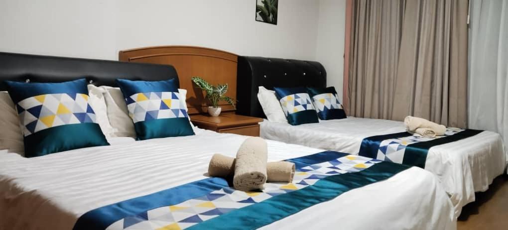 Riverbank - River View Level 11, Sleeps 7 *