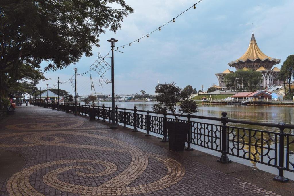 Riverbank - River View Level 11, Sleeps 7 Kampung Boyan