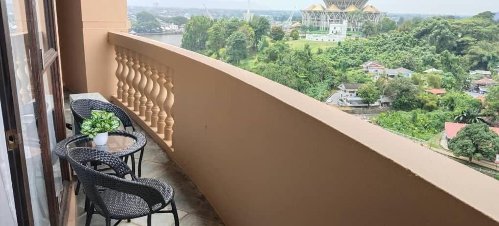 Riverbank - River View Level 11, Sleeps 7 Apartment *